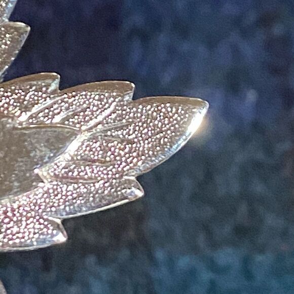 Monet Silver Maple Leaf Pin Brooch - Picture 4 of 10